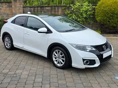 Begagnad Honda Civic SR 120 HK (88 kW) 2015 Vit Halvkombi