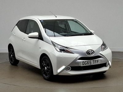 Used Toyota Aygo X-pure 68 HP (50 kW) 2015 White Hatchback