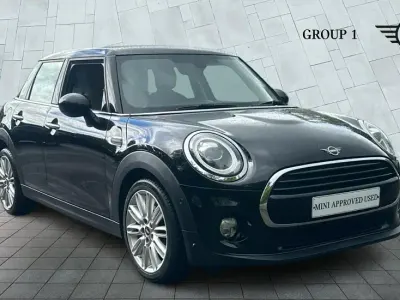 Usado Mini Cooper Hatch 134 CV (98 kW) 2018 Negro Utilitario