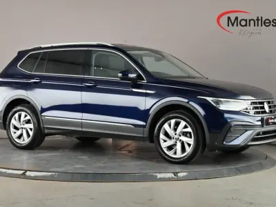 Begagnad VW Tiguan Allspace Life 150 HK (110 kW) 2023 Blå SUV
