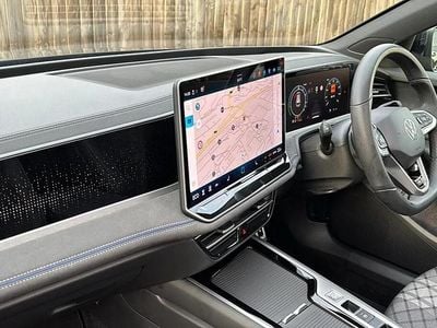 Used VW Passat R-line 272 HP (200 kW) 2025 Black Estate