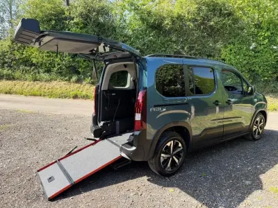 New Peugeot Rifter 131 HP (96 kW) 2025 Blue MPV