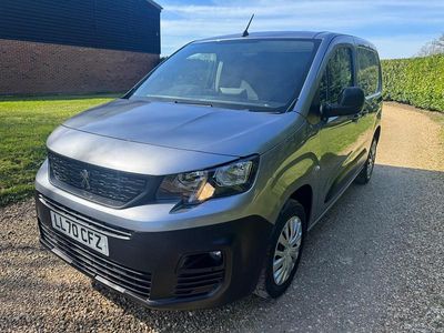 Begagnad Peugeot Partner 100 HK (73 kW) 2021 Grå Minibuss
