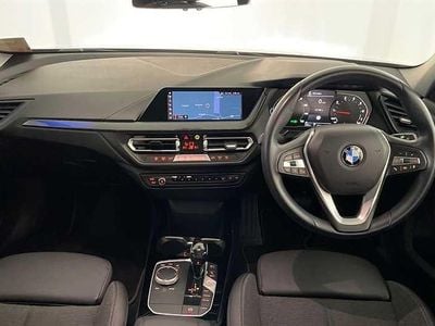 Begagnad BMW M140 Sport Line 140 HK (102 kW) 2019 Grå Halvkombi