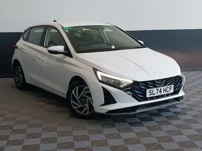 Used Hyundai i20 Advanced 100 HP (73 kW) 2024 White Hatchback