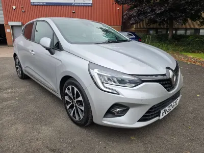 Used Renault Clio Iconic 100 HP (73 kW) 2020 Silver Hatchback