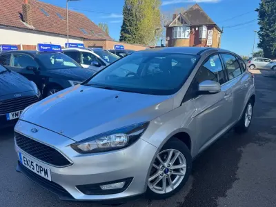 Begagnad Ford Focus Zetec 115 HK (84 kW) 2015 Silver Halvkombi