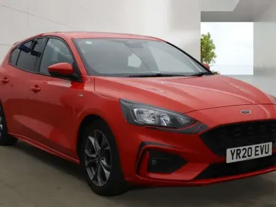 Używany Ford Focus ST-Line 125 KM (91 kW) 2020 Czerwony Hatchback