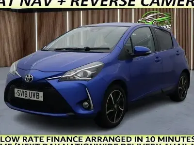 Usado Toyota Yaris Design 111 CV (81 kW) 2018 Azul Utilitario