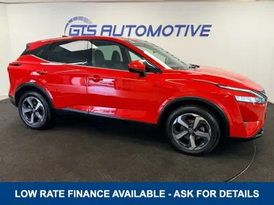 Used Nissan Qashqai N-Connecta 140 HP (102 kW) 2022 Red SUV