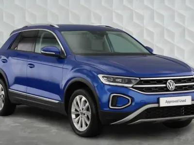 Usado VW T-Roc Style 150 HP (110 kW) 2025 Azul SUV