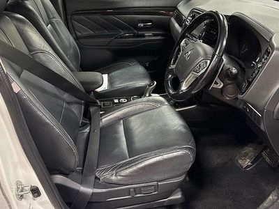 White Used 2017 Mitsubishi Outlander P-HEV Estate | £8,790 (Fair price)