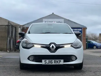 Używany Renault Clio IV Dynamique 90 KM (66 kW) 2016 Biały Hatchback