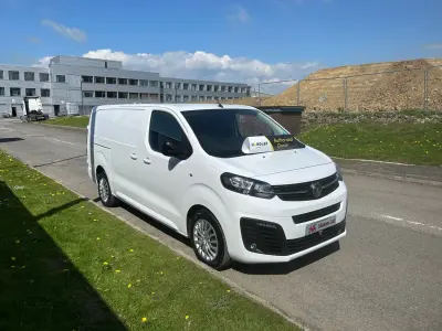 Usado Vauxhall Vivaro 100 HP (73 kW) 2023 Branco Monovolume