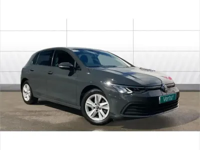 Usado VW Golf VIII Life 130 HP (95 kW) 2021 Cinzento Citadino