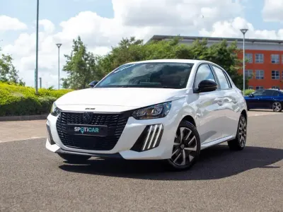 Used Peugeot 208 Active 99 HP (72 kW) 2024 White Hatchback