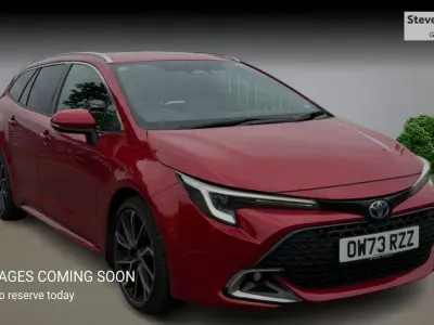 Używany Toyota Corolla 2024 Czerwony Kombi