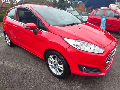 Used Ford Fiesta Zetec 82 HP (60 kW) 2014 Red Hatchback