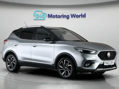 Käytetty MG ZS Exclusive 105 HP (77 kW) 2023 Hopea Katumaasturi