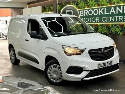 Usado Vauxhall Combo Sportive 2020 Branco Monovolume