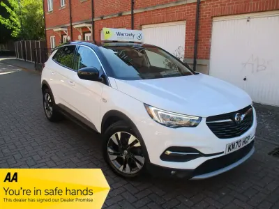 Used Vauxhall Grandland X SRi 130 HP (95 kW) 2020 Pearl white SUV