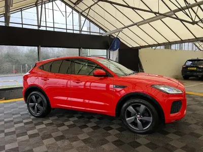 Używany Jaguar E-Pace Chequered Flag 180 KM (132 kW) 2019 Czerwony SUV