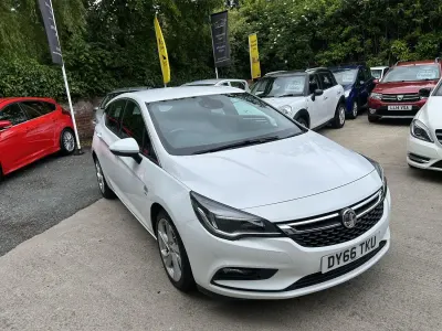 Usado Vauxhall Astra SRi 150 CV (110 kW) 2016 Blanco Utilitario