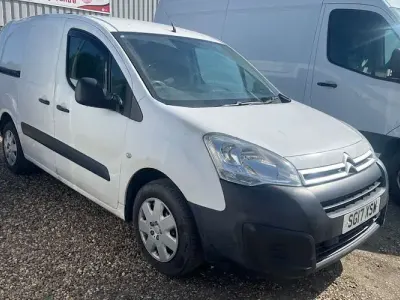 Used Citroën Berlingo 100 HP (73 kW) 2017 White MPV