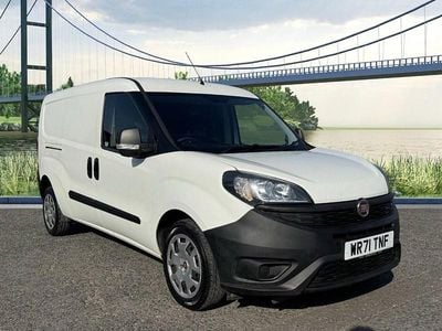 Begagnad Fiat Doblò Trekking 2021 Vit Minibuss