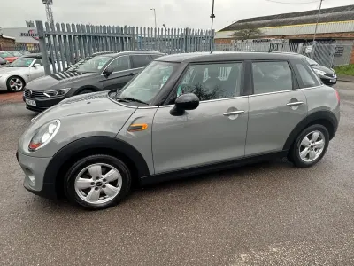 Usado Mini Cooper Hatch 2017 Gris Utilitario