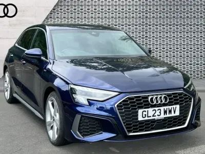 Używany Audi A3 S-Line 150 KM (110 kW) 2023 Niebieski Sedan/Limuzyna