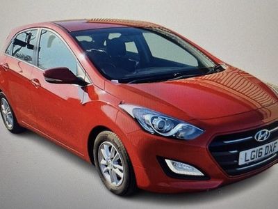 Used Hyundai i30 SE 110 HP (80 kW) 2016 Red Hatchback