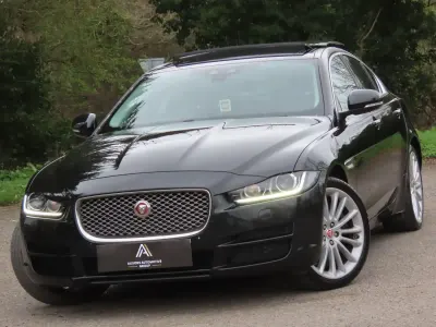 Używany Jaguar XE Portfolio 240 KM (176 kW) 2017 Czarny Sedan/Limuzyna