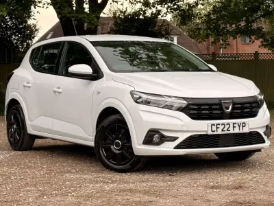 Usado Dacia Sandero Comfort 91 HP (66 kW) 2022 Branco Citadino