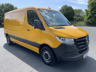 Used Mercedes Sprinter Progressive 140 HP (102 kW) 2021 Yellow Van
