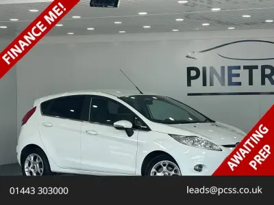 Used Ford Fiesta Zetec 81 HP (59 kW) 2012 White Hatchback