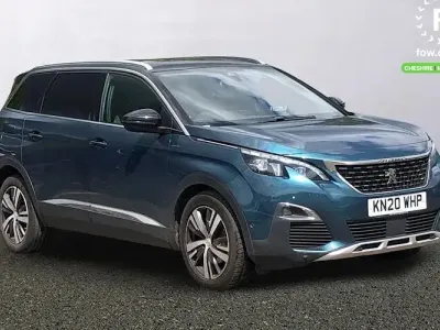 Usado Peugeot 5008 GT-line 131 HP (96 kW) 2020 Verde Monovolume
