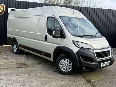 Begagnad Peugeot Boxer 140 HK (102 kW) 2020 Guld Van