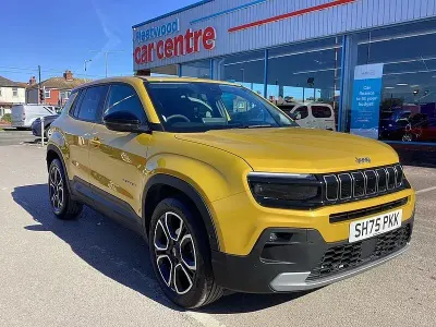 Begagnad Jeep Avenger Summit 100 HK (73 kW) 2025 Gul SUV