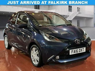 Used Toyota Aygo x-press 68 HP (50 kW) 2016 Blue Hatchback