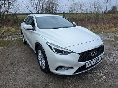 Used Infiniti Q30 Business Executive 109 HP (80 kW) 2017 White Hatchback