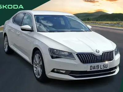 Gebraucht Skoda Superb SE L Executive 150 PS (110 kW) 2019 Weiß Kleinwagen
