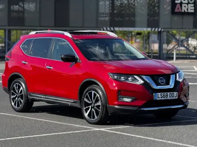 Używany Nissan X-Trail Tekna 163 KM (119 kW) 2018 Czerwony SUV