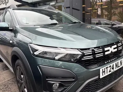 Begagnad Dacia Sandero Expression 91 HK (66 kW) 2024 Grön Halvkombi