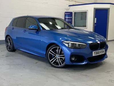 Begagnad BMW 118 Efficient Dynamics 2018 Blå Halvkombi