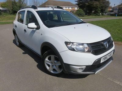 Begagnad Dacia Sandero Ambiance 90 HK (66 kW) 2014 Vit Halvkombi