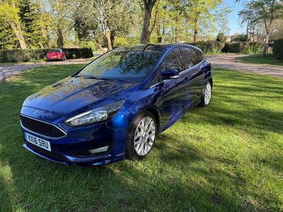 Second-hand Ford Focus Zetec 120 CP (88 kW) 2016 Albastru Hatchback