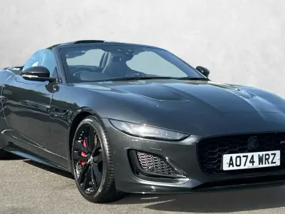 Usado Jaguar F-Type R-Dynamic 300 HP (220 kW) 2024 Cinzento Cabrios