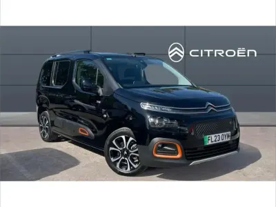 Używany Citroën e-Berlingo XTR 100 kW (136 KM) 2023 Czarny Minivan