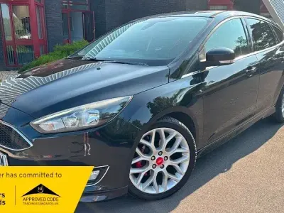 Used Ford Focus Zetec 120 HP (88 kW) 2015 Black Hatchback